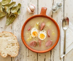 Barszcz biały z sokiem z ogórków: pomysłowy przepis