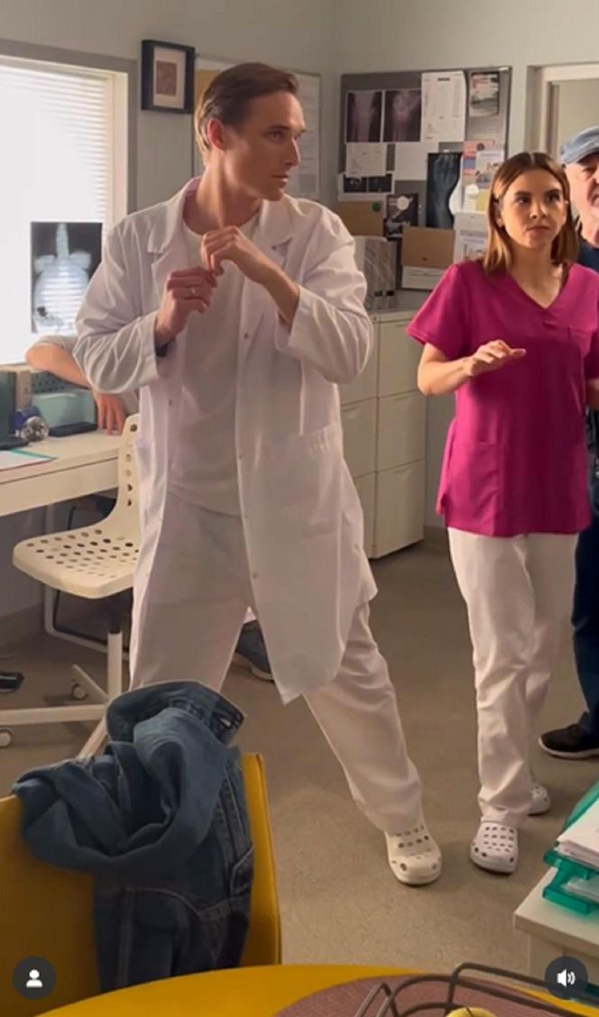 	M jak miłość nowy sezon. Olek (Maurycy Popiel), Aneta (Ilona Janyst) na planie