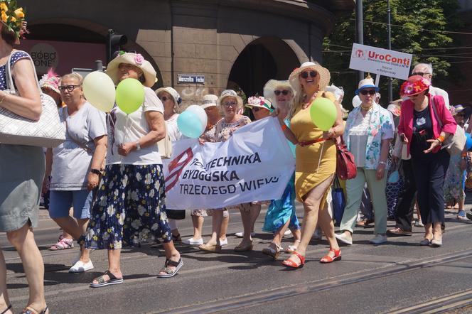 Radosna Parada Kapeluszowa 2023 przeszła ulicami Bydgoszczy! [ZDJĘCIA]