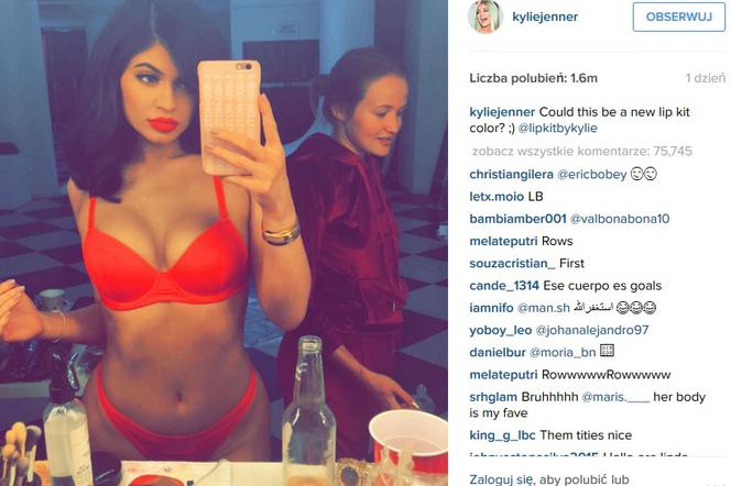 Kylie Jenner w czerwonej bieliźnie