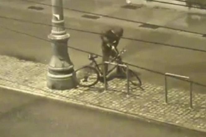 28-latek próbował ukraść rower sprzed łódzkiej katedry