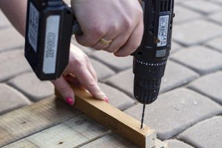 DIY: taca ze starych desek – instrukcja wykonania (2)