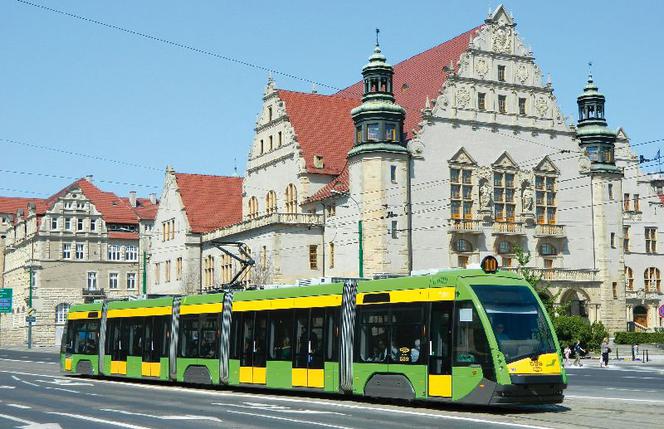 Autobusy i tramwaje jeżdżą bardziej punktualnie. Na które linie możemy liczyć w pośpiechu?