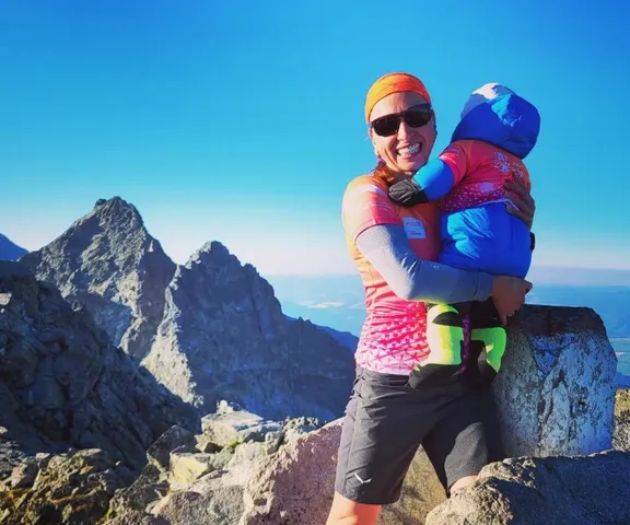 Kowalczyk zabrała synka w góry. W tle legendarny utwór