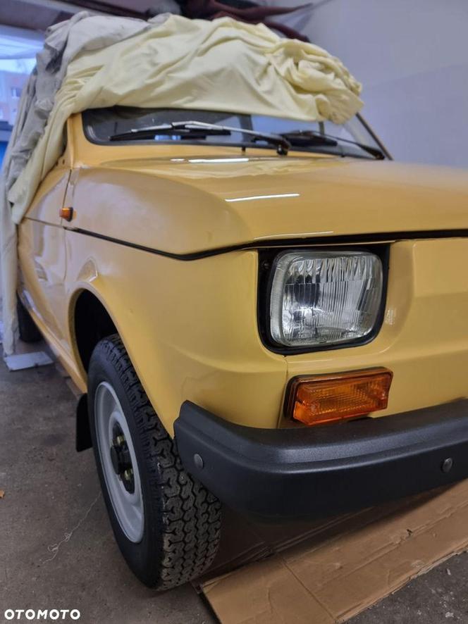 Wyjątkowy Maluch trafił do sprzedaży. To Fiat 126p z 1989 roku 