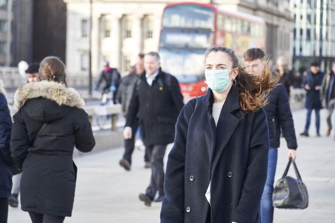 Jeśli zniesiemy ograniczenia, będzie 100 tys. ofiar. Ważne ostrzeżenie epidemiologa