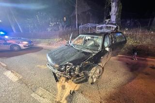 Młody kierowca wypadł z jezdni i huknął w drzewo. Szalał po Zakopanem w środku nocy