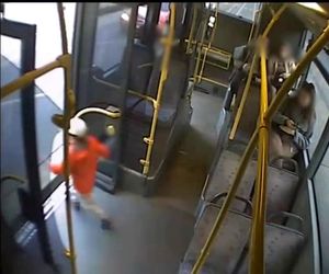 Wrocław. 3-latek sam podróżował komunikacją miejską. Pomógł mu kierowca autobusu [ZDJĘCIA].