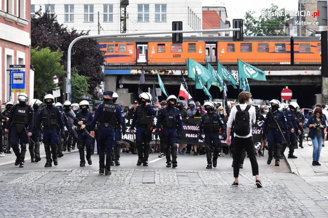 Katowice: Policjanci wśród nacjonalistów. Tajemnicza akcja służb na marszu! 