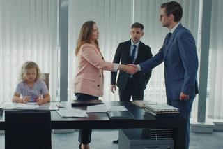 	M jak miłość odc. 1770. Anita (Melania Grzesiewicz), Kamil Gryc (Marcin Bosak), Rotkiewicz (Aleksandar Milicević), Pola (Hania Nowosielska)