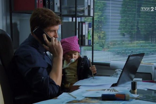 M jak miłość, odcinek 1412. Marcin (Mikołaj Roznerski), Maja (Anna Wierzchoń)