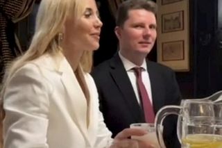 Pierwsza Komunia Święta córki Schreiberów. Marianna w towarzystwie nowego partnera