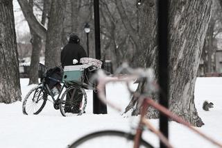 Nie bądź obojętny - zareaguj. Niskie temperatury nie sprzyjają bezdomności