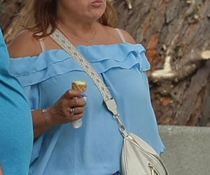 Katarzyna Skrzynecka. Zabrała rodzinę na targ śniadaniowy w kusych szortach