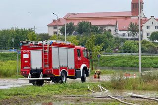 Niebezpieczne zjawiska na Warmii i Mazurach. Są ostrzeżenia przed gwałtownymi burzami i ulewami