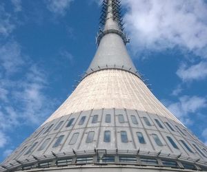 Kosmiczny hotel w Sudetach na sprzedaż! Ikona socmodernizmu zmieni właściciela