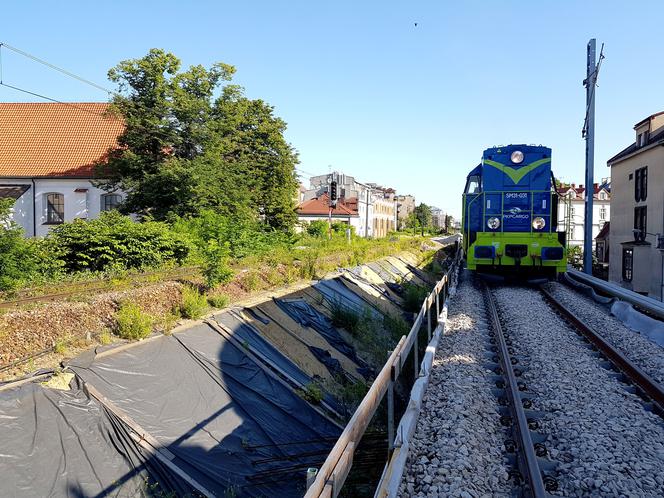 Kraków: Pierwsza lokomotywa przejechała po nowych estakadach kolejowych na Grzegórzkach