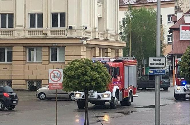 Alarm bombowy w Podkarpackim Urzędzie Wojewódzkim [ZDJĘCIA]