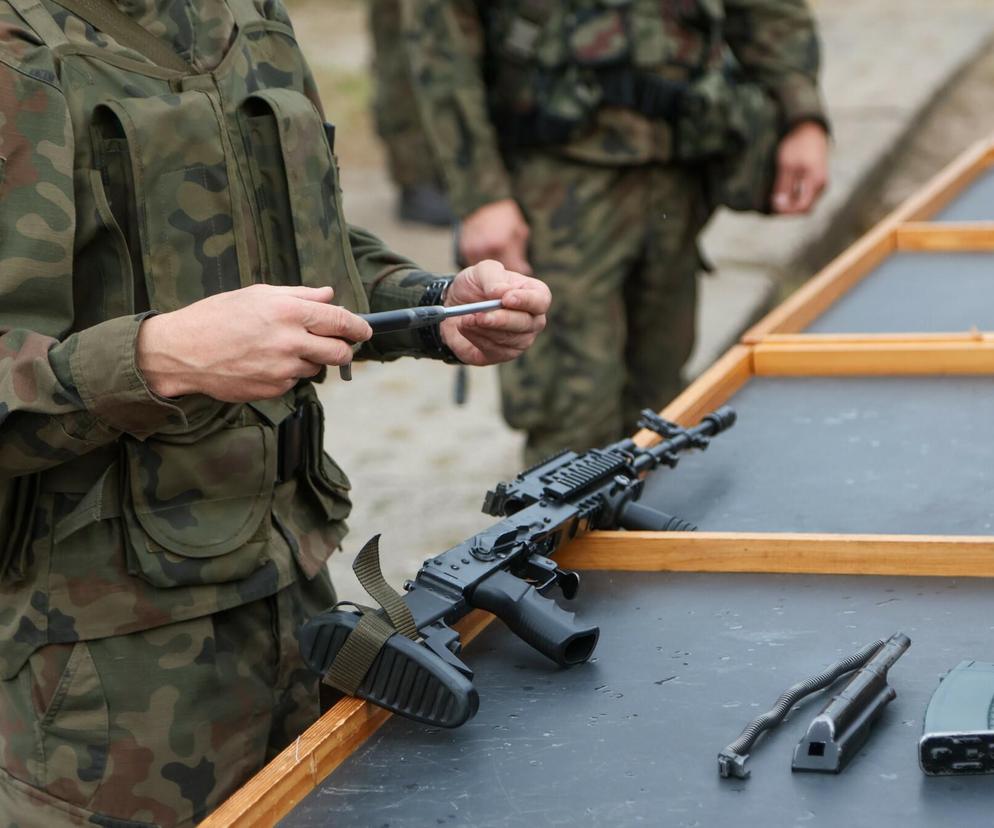  Żołnierz zgubił w czasie ćwiczeń karabin. Usłyszał zarzut niedopełnienia obowiązku