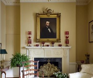 Ugoszczą Nawrockiego jak królową Elżbietę