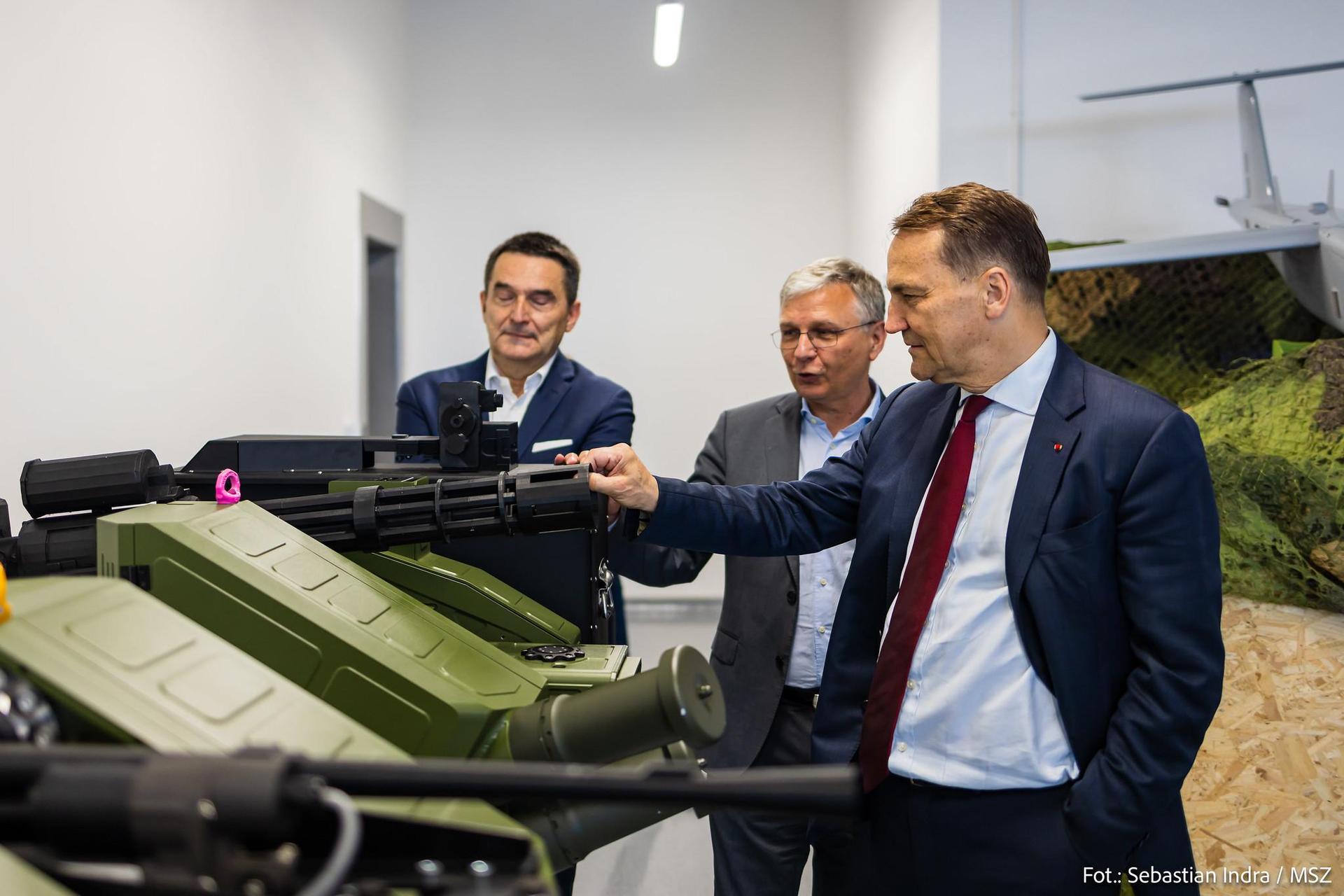 Wizyta ministra Sikorskiego w Grupie WB