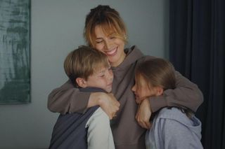 	M jak miłość odc. 1824. Kama (Michalina Sosna), Szymek (Staś Szczypiński), Maja (Laura Jankowska)