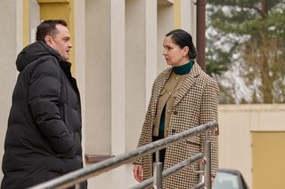 Hebel pakuje się w aferę z wdową, która może kosztować go miliony.