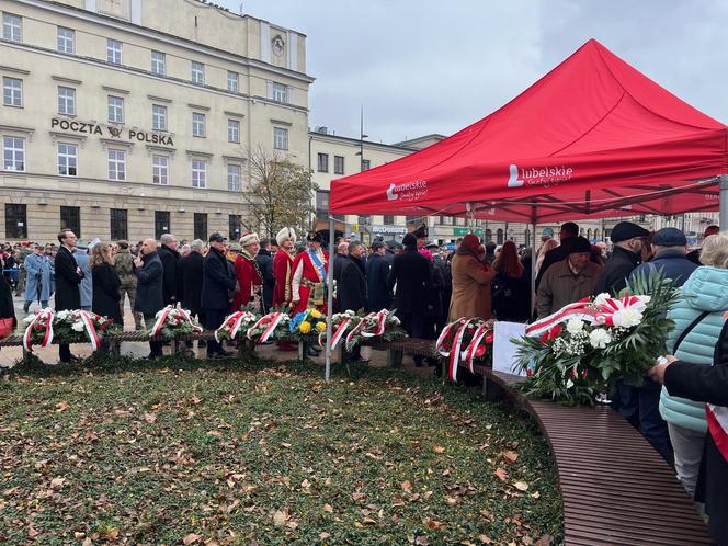 11 listopada. Narodowe Święto Niepodległości w Lublinie. Sprzedawca flag: "Z poczucia patriotyzmu nie podwyższałem cen"