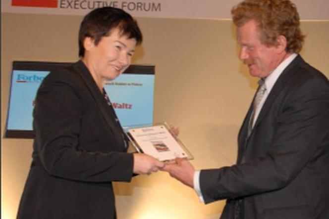 Prezydent Warszawy Hanna Gronkiewicz-Waltz odbiera nagrodę podczas Konferencji Forbes Executive Forum