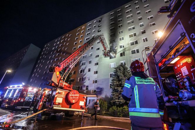 14-latka zginęła w pożarze bloku w Rzeszowie! Poszkodowanych zostało wiele osób [ZDJĘCIA, AKTUALIZACJA]