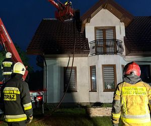 Dramatyczny pożar domu jednorodzinnego pod Sochaczewem. W środku byli ludzie!