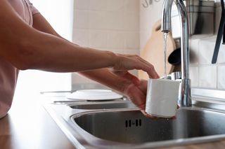 Z kranów w Olsztynie może lecieć zabarwiona woda. O co chodzi?