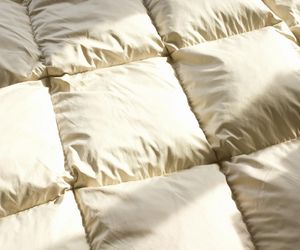 Jak uzyskać efekt „hotel bed” z pomocą pikowanej kołdry?