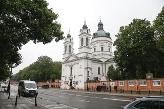 Fani i artyści żegnają Joannę Kołaczkowską. Pogrzeb artystki na Powązkach [ZDJĘCIA]