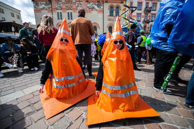 Korowód studentów podczas juwenaliów 2025 w Krakowie