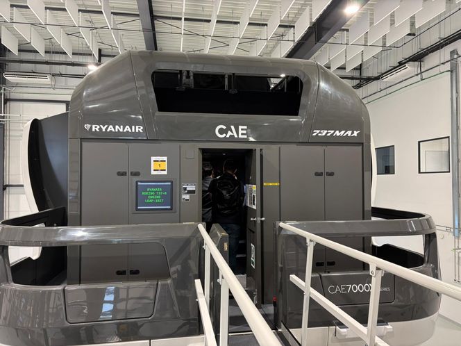 Ryanair otworzył w Krakowie ultranowoczesne centrum! To tu piloci uczą się latać Gamechangerami