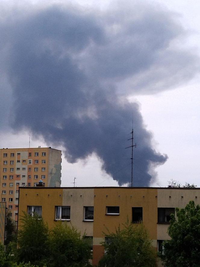 Potężny pożar chemikaliów w Siemianowicach Śląskich. Strażacy walczą z ogniem