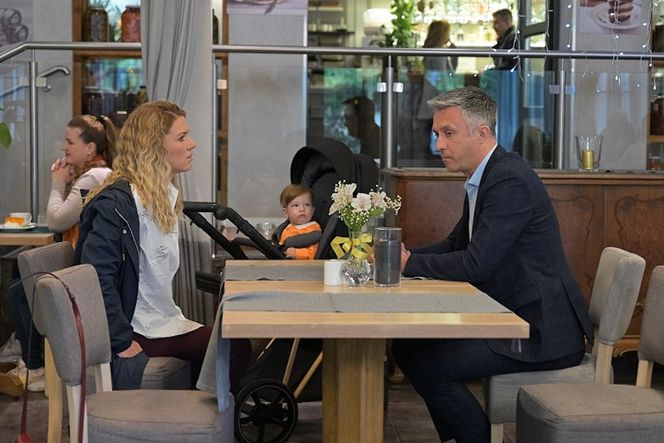 Pierwsza miłość, odcinek 4047: Dorota (Magdalena Wróbel), Artur (Łukasz Płoszajski)