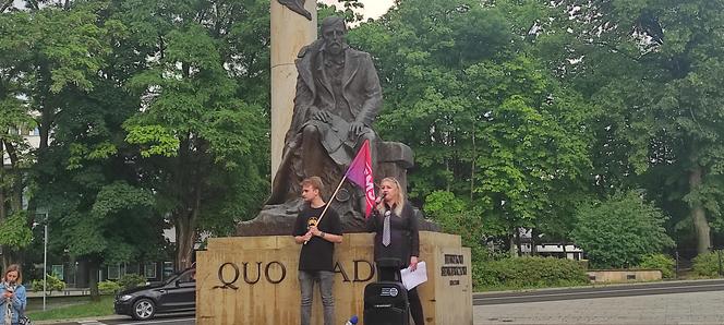 Protest kobiet "Ani jednej więcej!" w Kielcach (14 czerwca 2023)