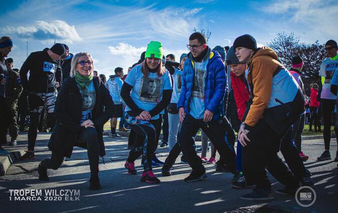 Ełk: Tropem Wilczym 2020. Kilkaset osób pobiegło dla uczczenia pamięci Żołnierzy Wyklętych