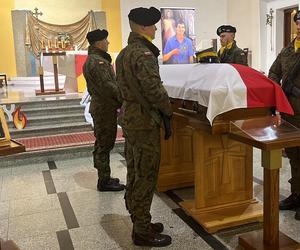 Morze łez na pogrzebie Mateusza. Żołnierz zmarł po wypadku na poligonie w Drawsku Pomorskim