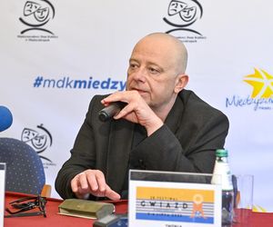 . Schudł i zapuścił wąsy