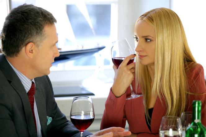 M jak MIŁOŚĆ. Artur Rogowski (Robert Moskwa), Teresa (Dominika Łakomska)