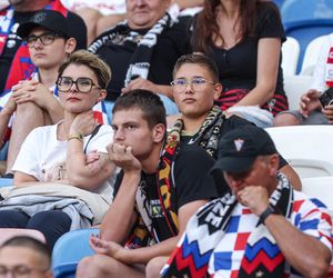 Górnik Zabrze - Termalica Nieciecza. Niesamowita atmosfera na Arenie Zabrze! Kibice Górnika dopingują swoją drużynę