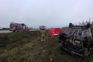  Śmiertelny wypadek na A1 pod Tuszynem! 42-latek zginął w dachującym aucie [ZDJĘCIA].