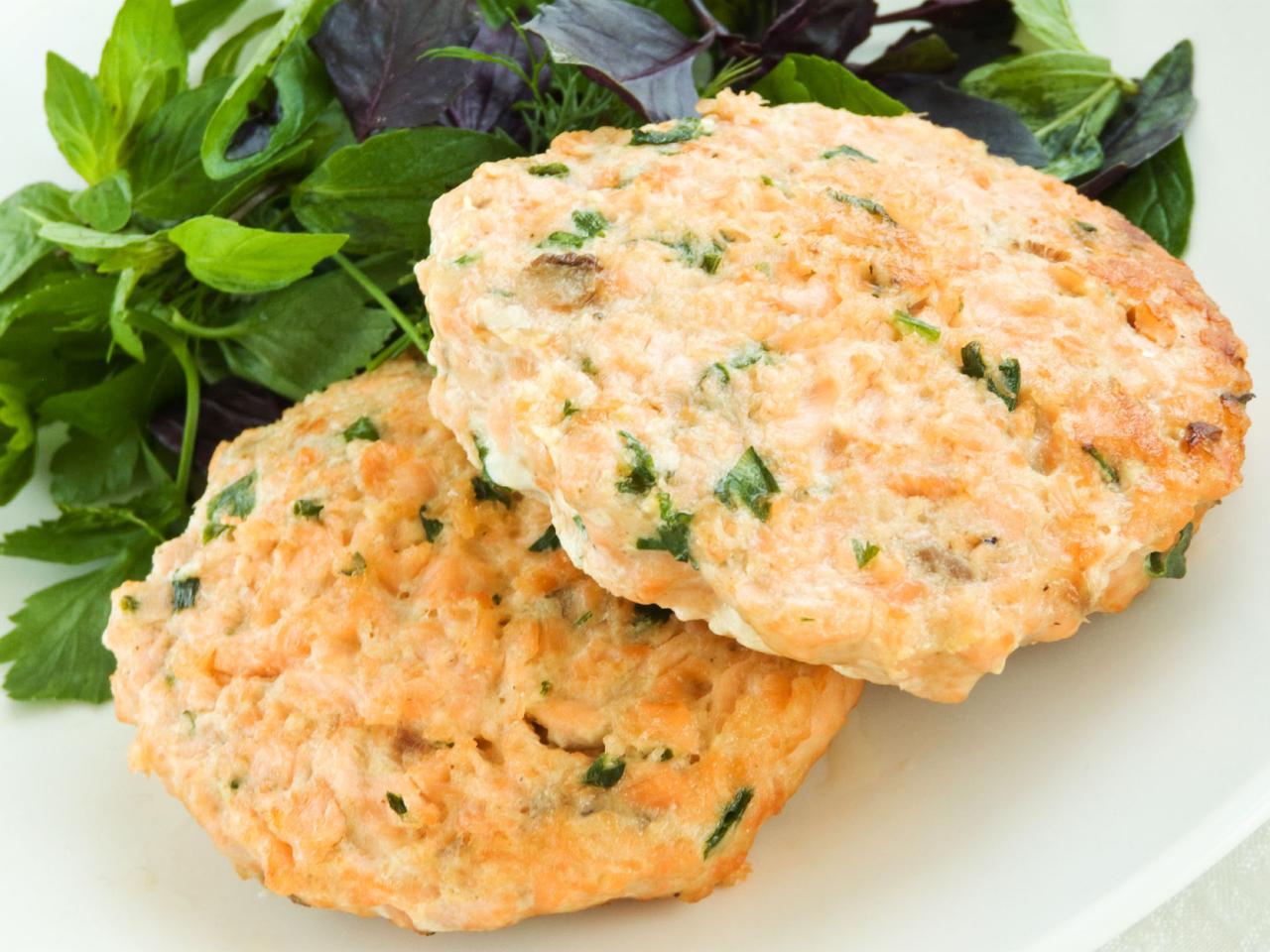 Oszczędne kotleciki rybne - przepis na szarpane kotleciki rybne