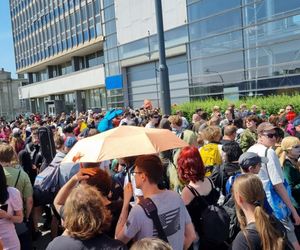 Pyrkon 2025. Tłumy uczestników przed MTP  