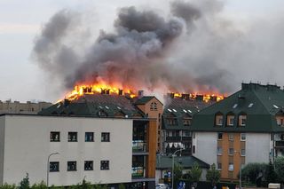 Pożar bloku mieszkalnego w Ząbkach 