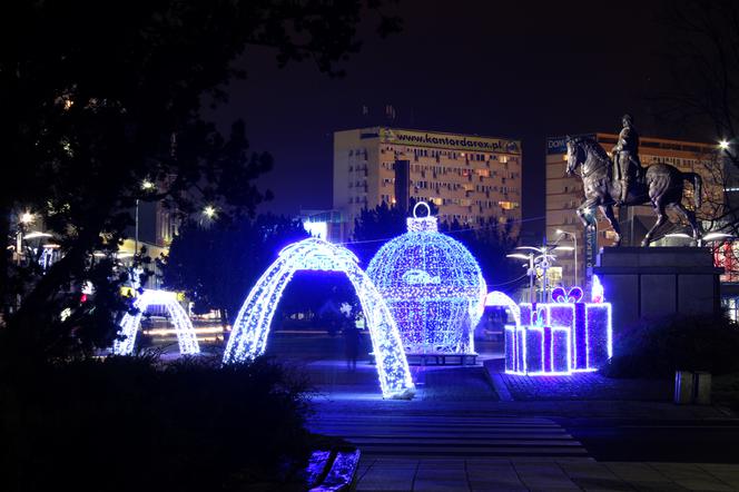 Iluminacja świąteczna na pl. Lotników