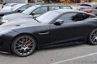 Policjanci odzyskali prawdziwą RAKIETĘ! Sportowy Jaguar F-Type o wartości 300 tys. złotych wróci do domu - WIDEO